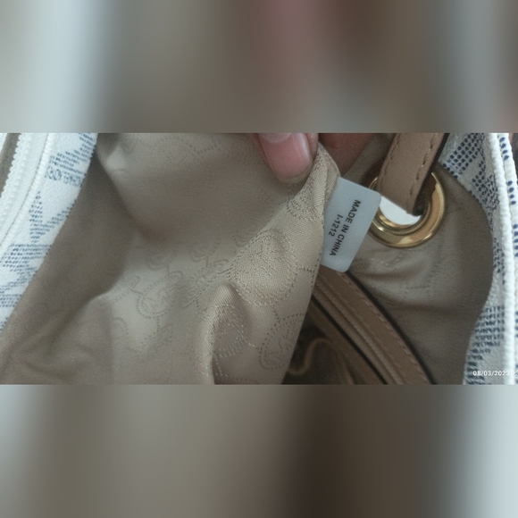 Authentic Michael Kors Pocketbook Tote in Vanilla - Picture 12 of 14